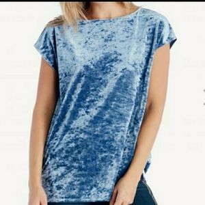 🌼💙Vince Camuto Crushed Velvet tee
